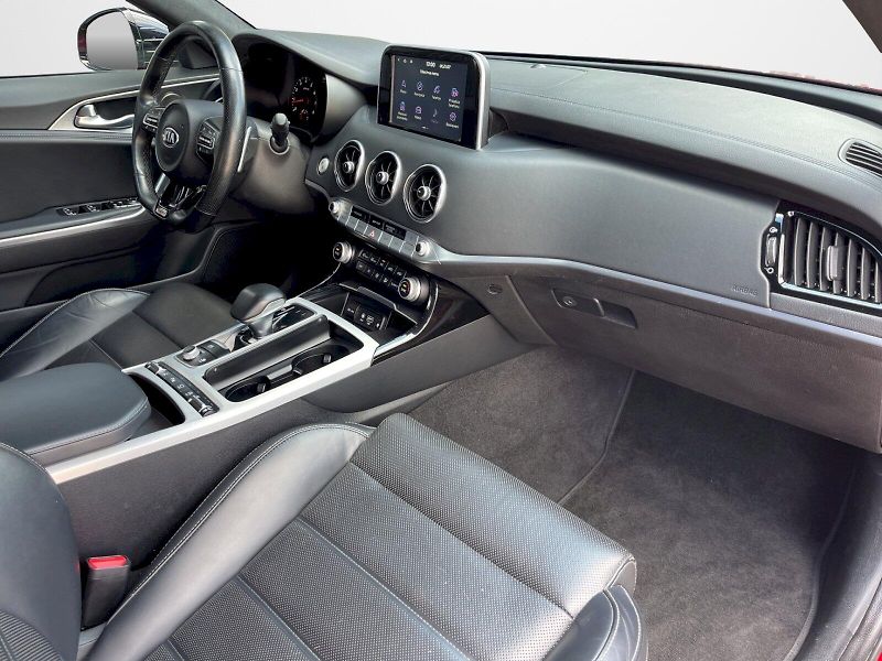 Kia Stinger (2017) 3.3 GT 272 kW 4x4 Automat - fotka 20 z 33