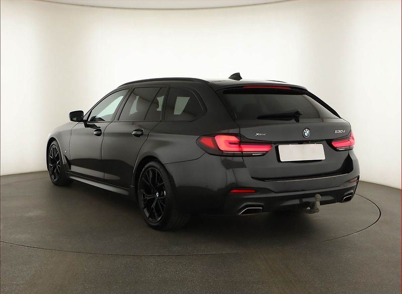 BMW Řada 5 (2023) 530d xDrive - fotka 4 z 21