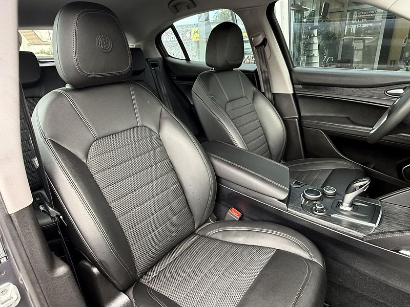 Alfa Romeo Stelvio 2,0T Q4 280PS 4x4 Automat - fotka 22 z 40