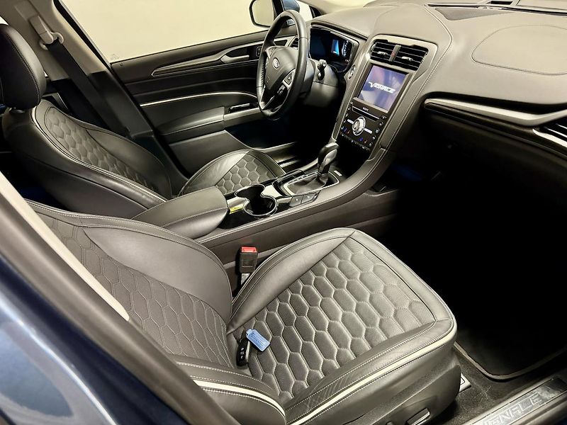 Ford Mondeo (2020) 2.0 187ps Hybrid ecvT VIGNALE  - fotka 26 z 40