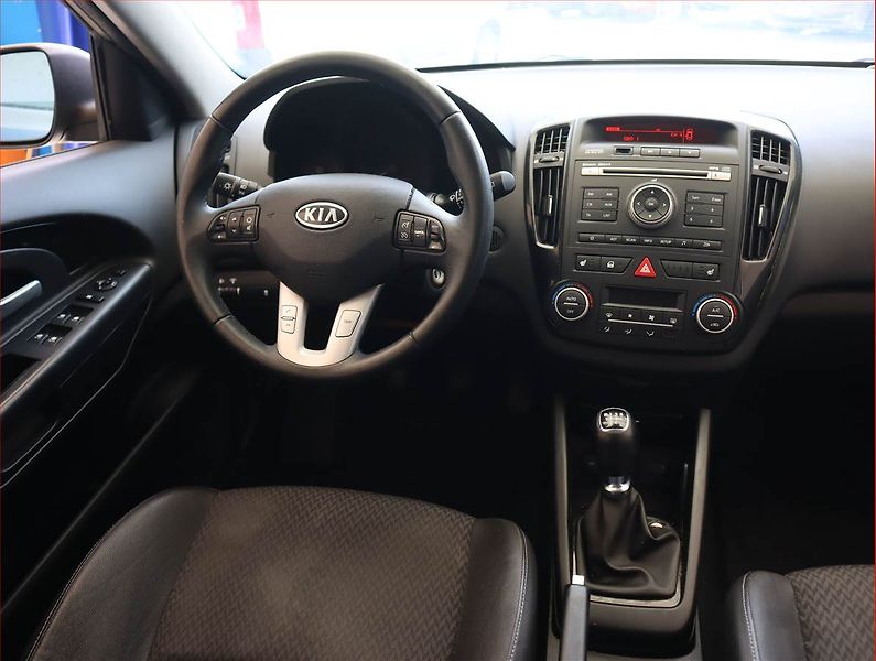 Kia Ceed (2010) 1.6 CVVT, Serv.kniha - fotka 7 z 16