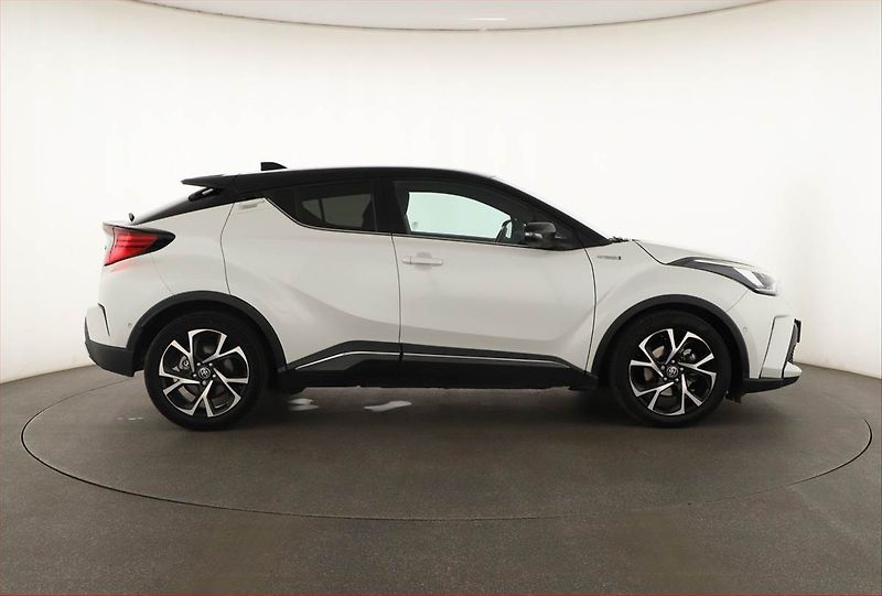 Toyota C-HR (2022) 2.0 Hybrid - fotka 6 z 17