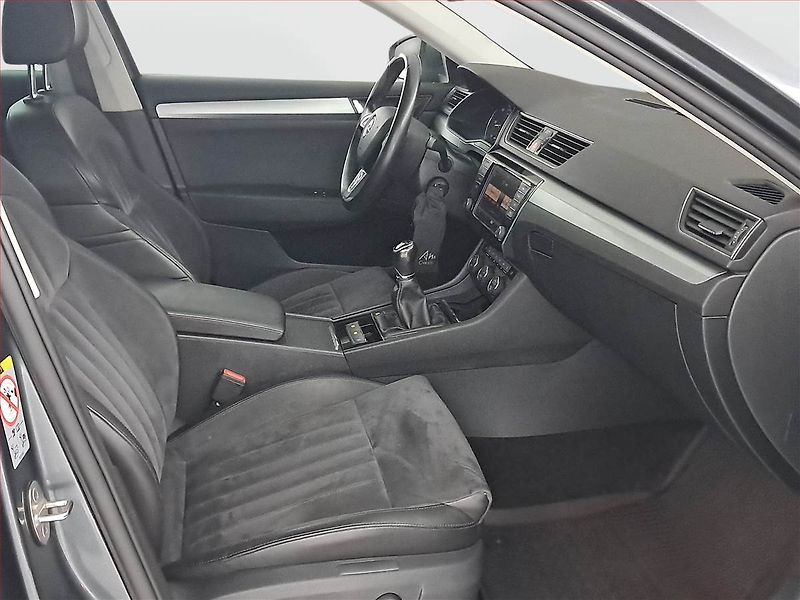 Škoda Superb (2017) 2.0 TDI, Kůže, Navi, Tempomat - fotka 9 z 19