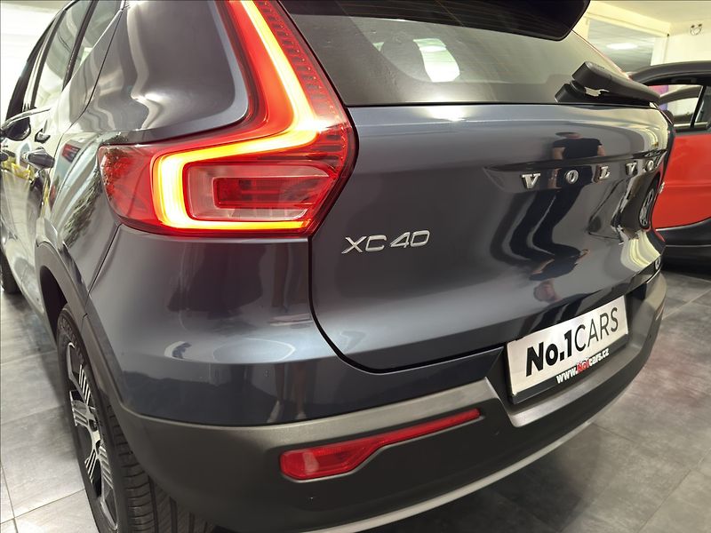 Volvo XC40 2,0   B4 AWD MOMENTUM DPH - fotka 30 z 35