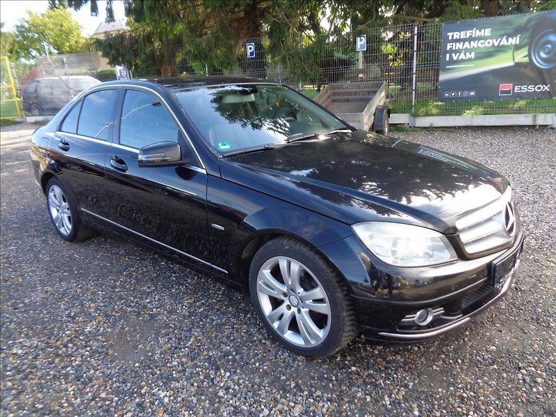 Mercedes-Benz Třídy C 2,2 - fotka 1 z 16