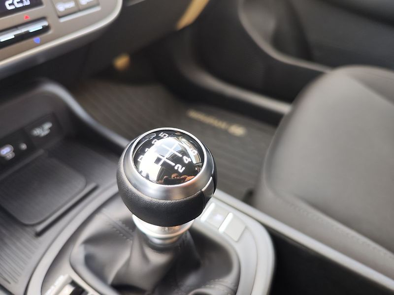 Hyundai Kona 1.0 T-GDI/88kW Sound - fotka 23 z 32