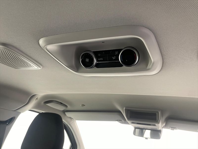 Volkswagen Caravelle Life 2.5 PHEV DR - fotka 18 z 28