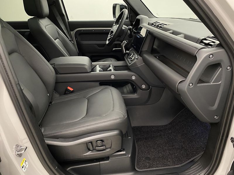 Land Rover Defender 110 D350 X-Dynamic HSE - fotka 21 z 59