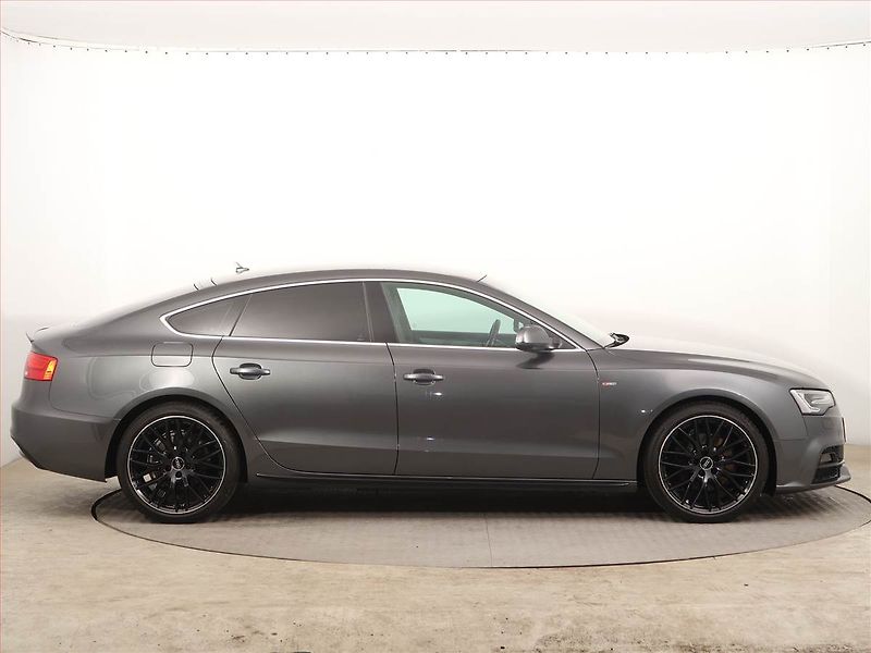 Audi A5 (2016) S-Line 2.0 TDI, Kůže, Navi - fotka 6 z 14