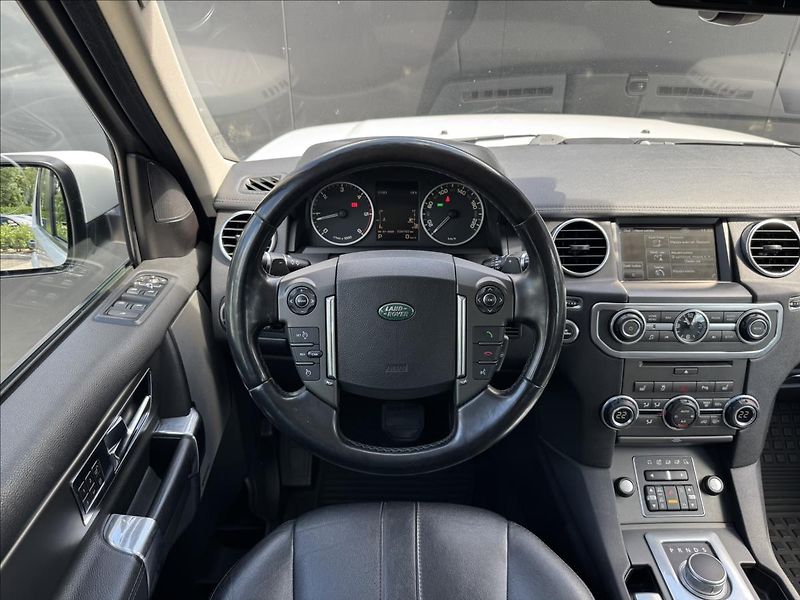 Land Rover Discovery 3,0 SDV6 HSE 4WD AT ČR DPH - fotka 16 z 30