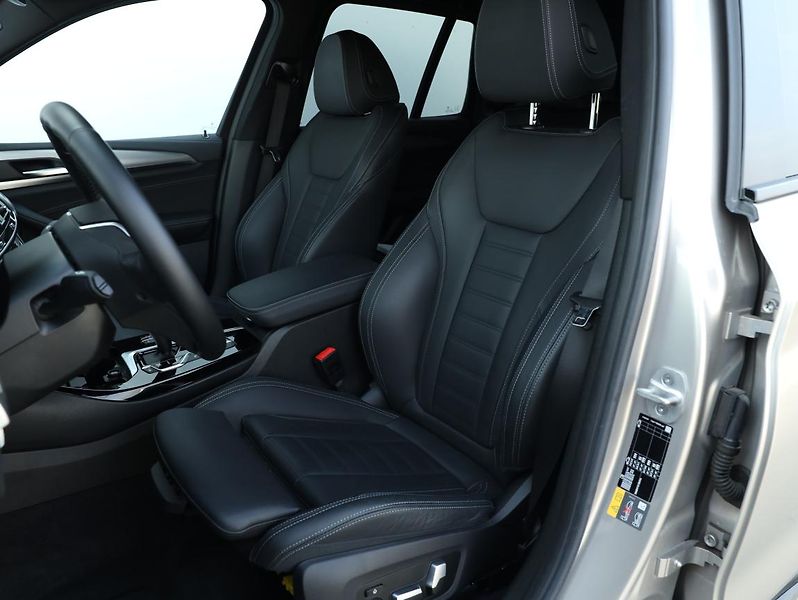 BMW iX3 - fotka 3 z 19