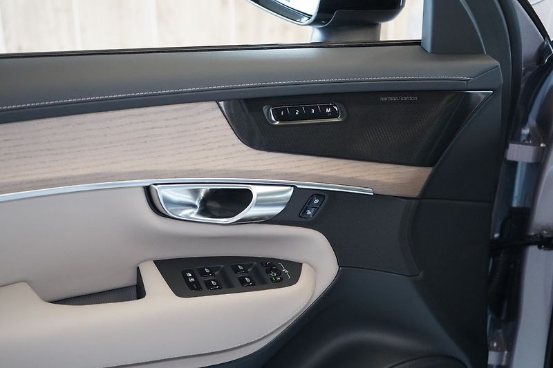 Volvo XC90 T8 PLUS Dark, Vzduch,Ventilace - fotka 24 z 46