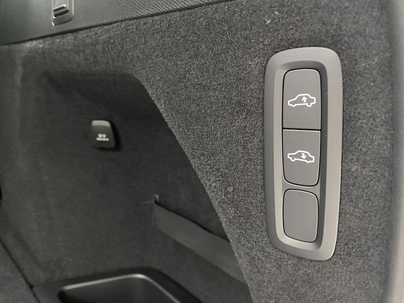 Volvo XC90 (2026) T8 AWD RECHARGE DARK ULTRA - fotka 26 z 68