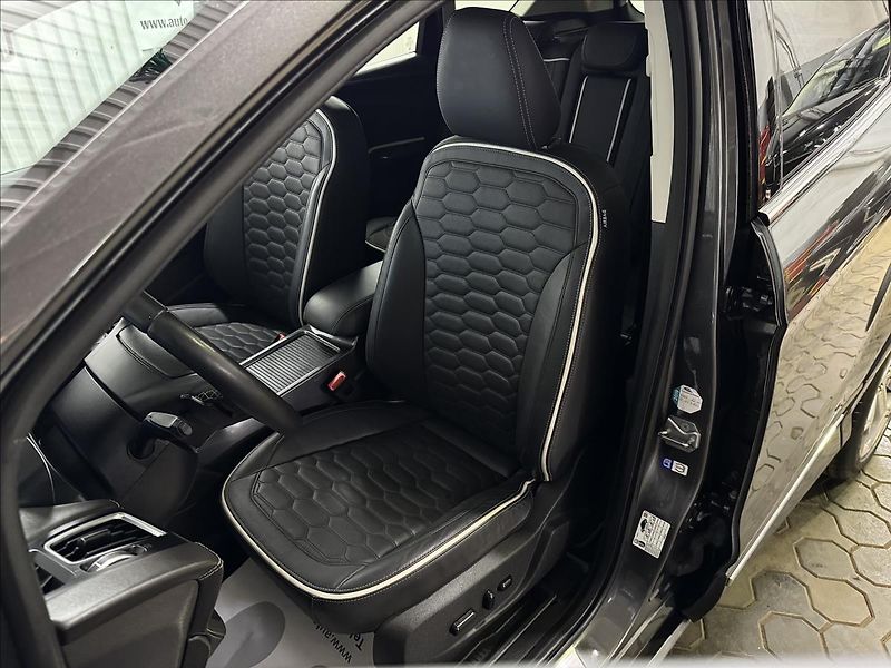 Ford Kuga 1.5EB 129kW AWD VIGNALE 2XALU - fotka 32 z 45