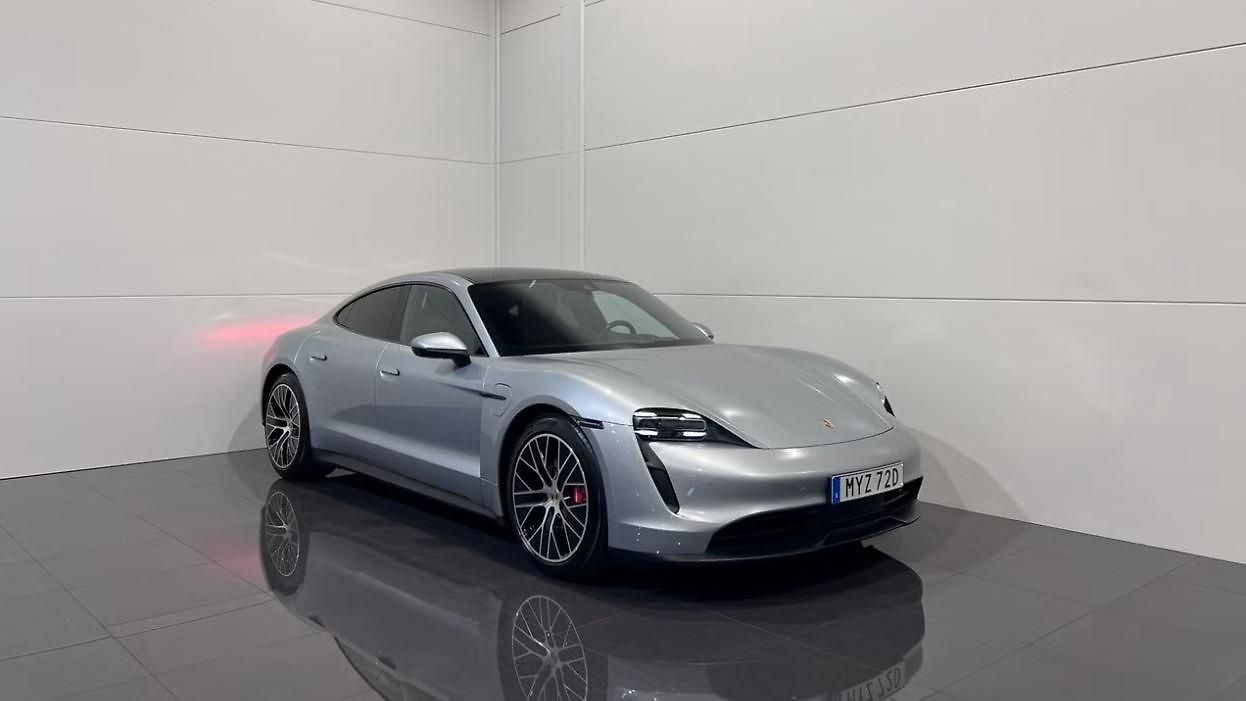 Porsche Taycan 4S 93 kWh Panorama 360 kam