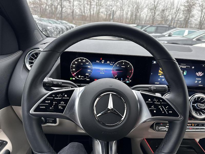 Mercedes-Benz GLA 200 d 4MATIC - fotka 11 z 16