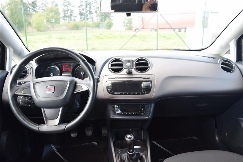 Seat Ibiza 1,6 TDI 66KW PO SERVISE 2XKOLA - fotka 28 z 48
