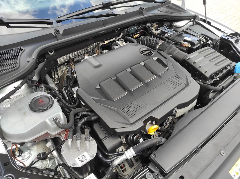 Škoda Octavia 2,0TDi 85kW, Ambition Plus, ČR - fotka 35 z 48