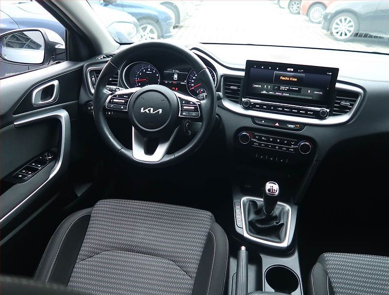 Kia Ceed (2022) 1.5 T-GDI, Serv.kniha, Navi - fotka 7 z 17
