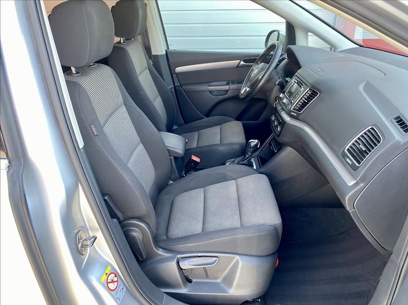 Volkswagen Sharan 2,0 TDI 103kW / DSG / VÝHŘEV - fotka 19 z 46