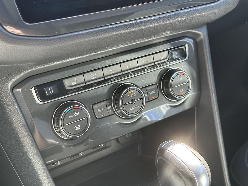 Volkswagen Tiguan 1,4 TSI DSG R-line matrix virt - fotka 21 z 30