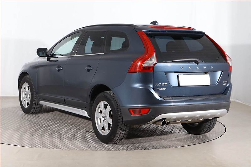 Volvo XC60 (2009) D3, 4X4, Navi, Tempomat - fotka 4 z 19