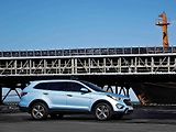 Hyundai Grand Santa Fe.