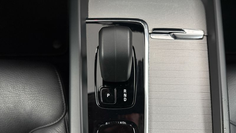 Volvo XC60 2.0 B4 AUT AWD Essential - fotka 24 z 27