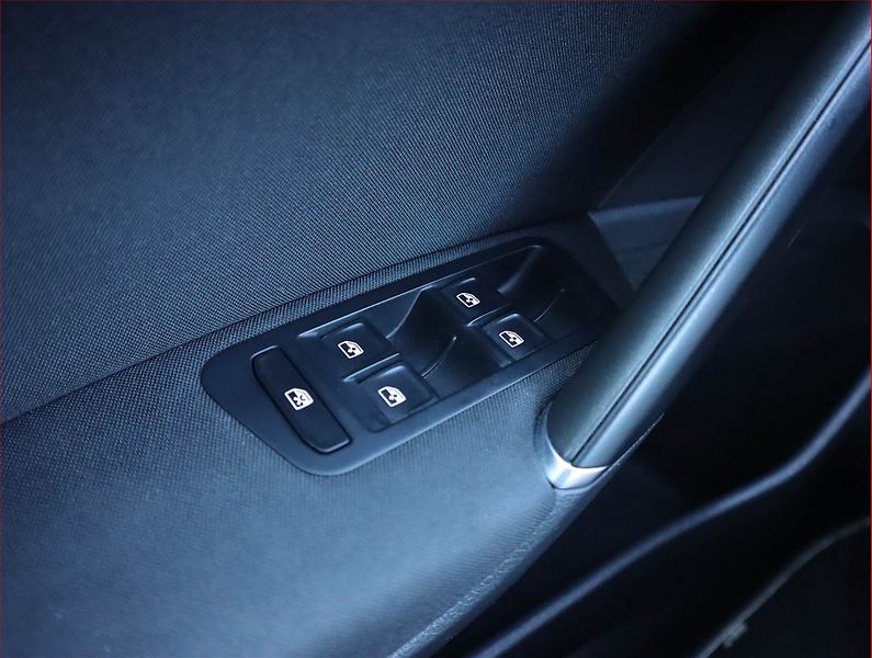 Volkswagen Golf (2019) 1.6 TDI, Automat, Navi - fotka 19 z 21