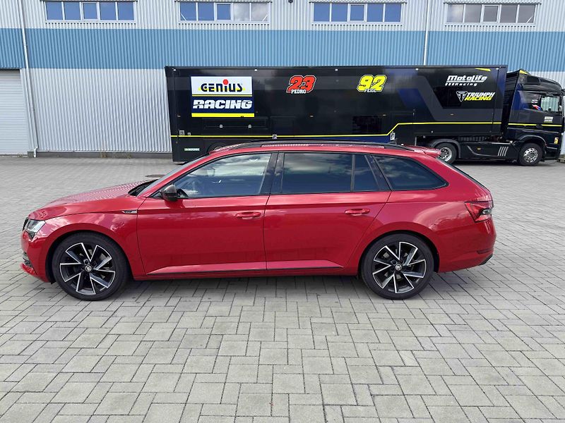 Škoda Superb (2023) Sportline 2.0TDI DSG - fotka 2 z 11