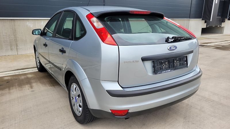 Ford Focus (2005) 1,4i 16v - fotka 10 z 19