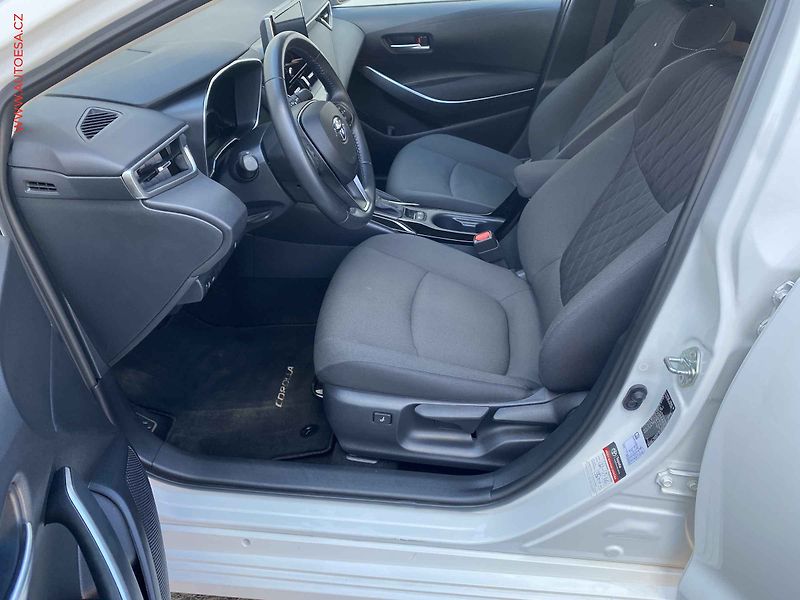 Toyota Corolla (2023) 1.5i, 1.maj,ČR, Comfort, AT - fotka 9 z 23