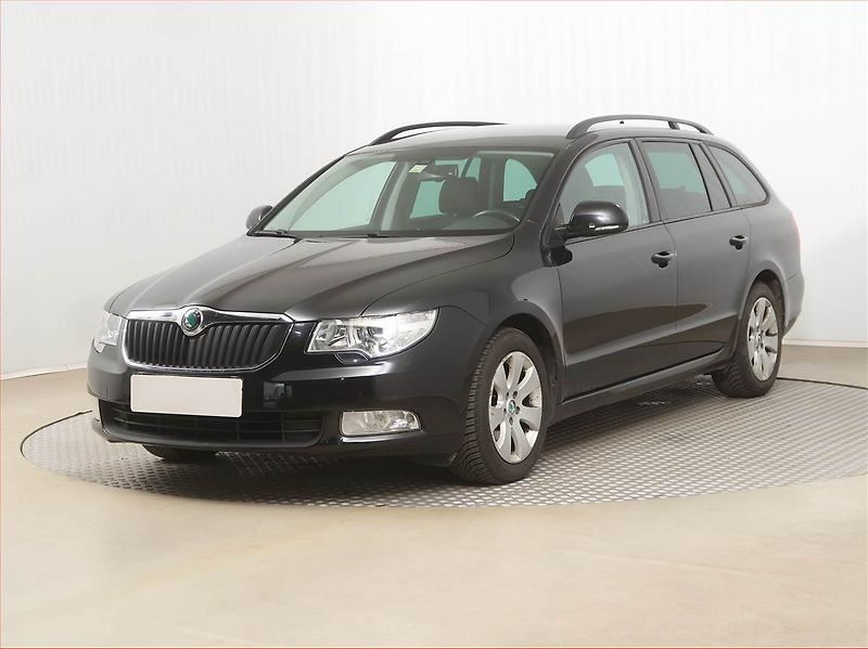 Škoda Superb (2012) 1.6 TDI, po STK, Tažné - fotka 2 z 14
