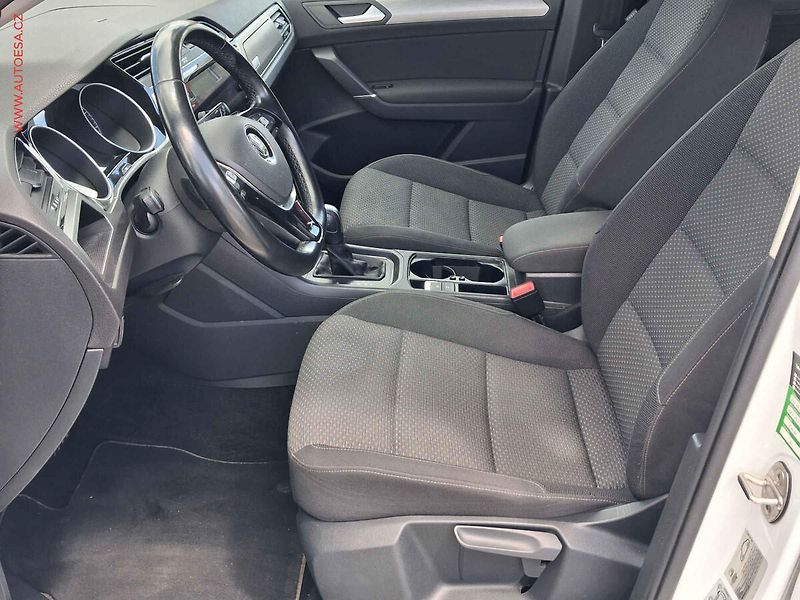 Volkswagen Touran (2019) 2.0TDi, DSG, navi, AC, TZ - fotka 9 z 23