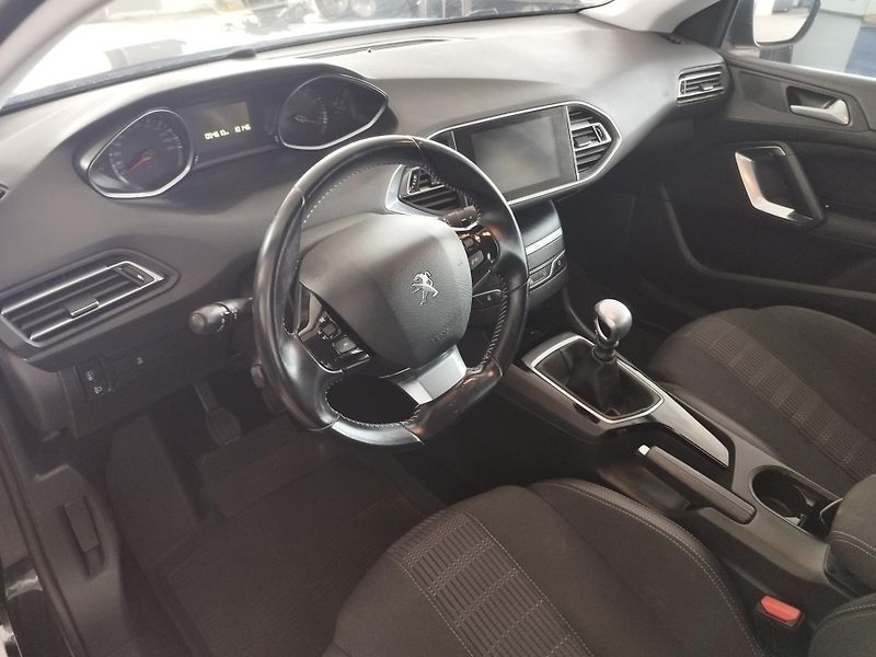 Peugeot 308 (2018) 1,2I,81KW,1.ROK ZÁRUKA,NAJ.54t - fotka 19 z 36