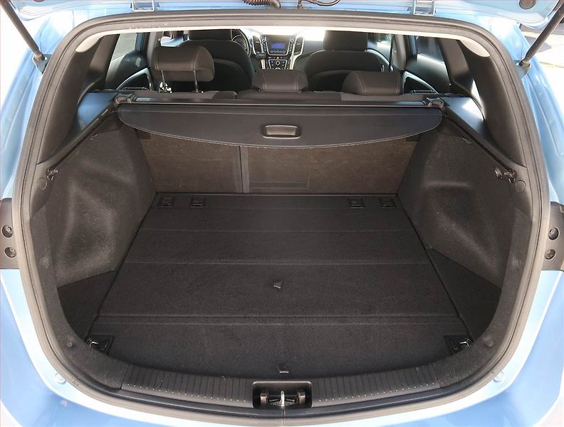 Hyundai i30 (2013) Trikolor 1.6 GDI, Serv.kniha - fotka 13 z 18