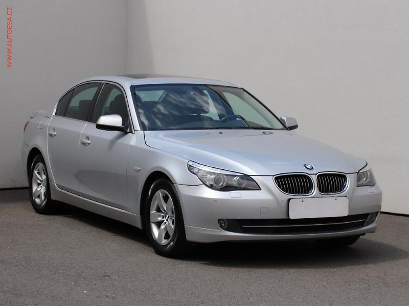 BMW Řada 5 (2008) 3.0 525i, AT, bixen, kůže - fotka 1 z 3