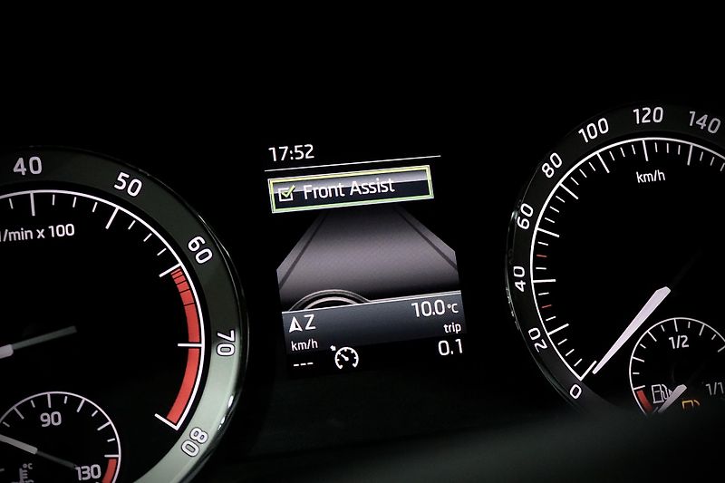 Škoda Karoq 1.5 TSI 110 kW - fotka 23 z 38