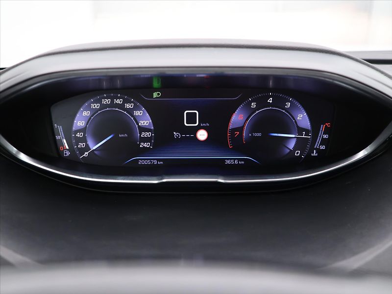 Peugeot 3008 1.2 PureTech 96kW CZ DPH - fotka 15 z 28