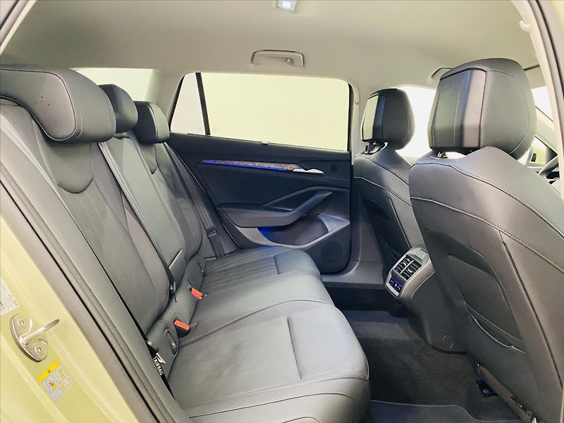 Škoda Superb 2,0 TDI DSG 110 kW L&K - fotka 7 z 27
