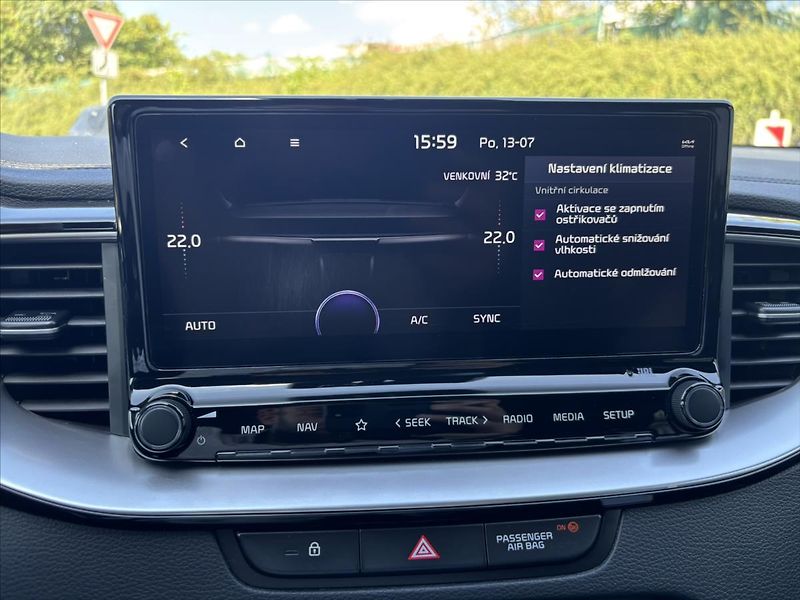 Kia Ceed 1,5 AT GT Line ZÁRUKA TÁŽNÉ - fotka 26 z 47
