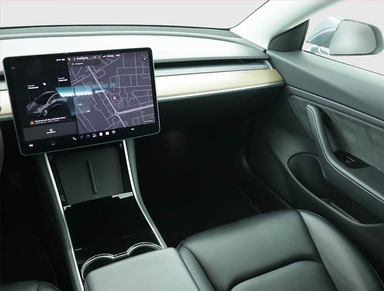 Tesla Model 3 (2019) Long Range 4WD 78kWh, SoH 83% - fotka 8 z 21