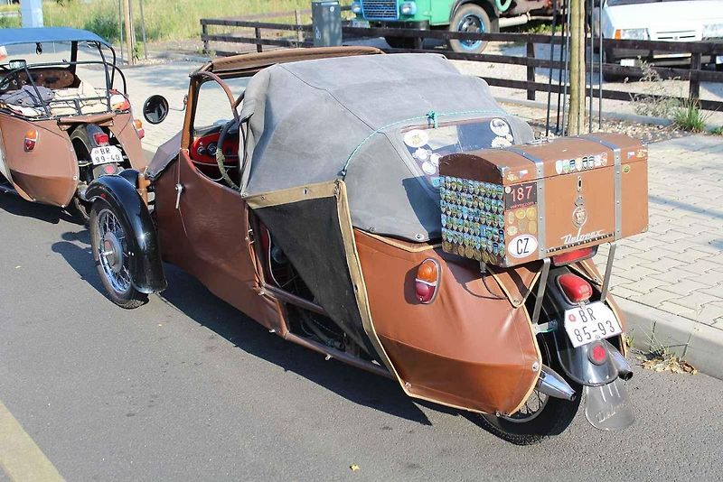V retro auto muzeu Veteráni Litvínov měli ve středu zastávkou účastníci Velorex čundru 2024 na svém putování po severních Čechách. S nejstarším Velorexem z roku 1962 jede Petr Žůrek ze Světlé nad Sázavou.