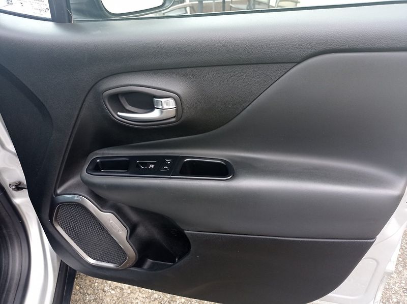 Jeep Renegade 2.0 JTD-MJET 4x4/1Maj/DigKlima - fotka 24 z 44