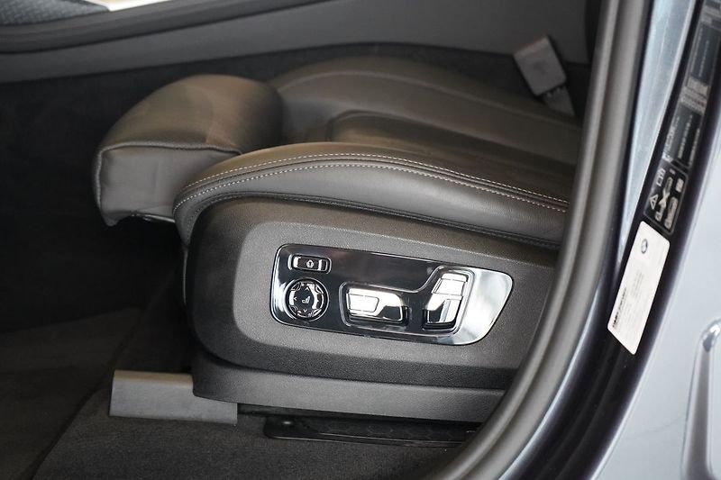 BMW X7 M50i xD, Executive Drive Pro - fotka 22 z 50