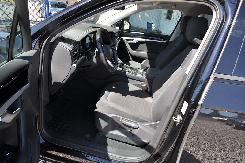 Volkswagen Touareg 3.0TDi V6 170kW 4x4 Automat - fotka 6 z 27