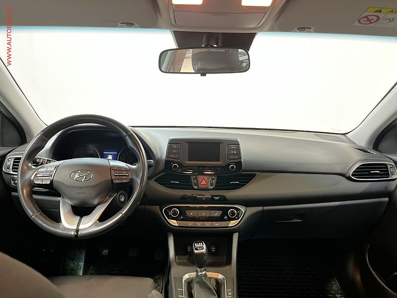 Hyundai i30 (2018) 1.4 T-GDi, 1.maj,ČR, Trikolor - fotka 8 z 16