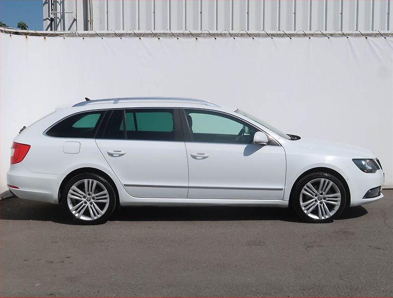 Škoda Superb (2014) Elegance 2.0 TDI, 4X4 - fotka 6 z 22