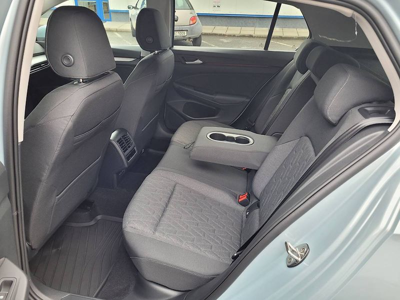 Volkswagen Golf (2025) 1.5 TSI People - fotka 42 z 54