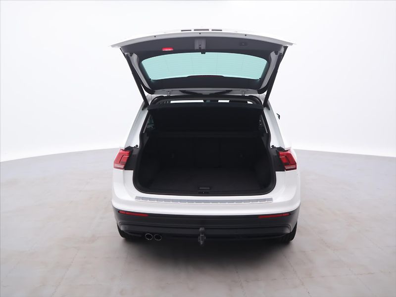 Volkswagen Tiguan 1,4 TSI Sound edice matrix pan - fotka 9 z 31
